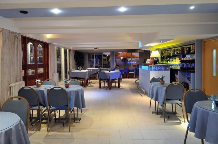 Imagen del bar/restaurante del Hotel El Cid, VILLA CARLOS PAZ. Foto 5