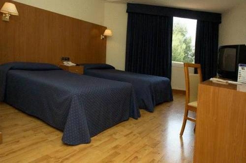 Imagen de la habitación del Hotel El Cisne, Zaragoza. Foto 13