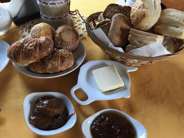 Imagen del bar/restaurante del Hotel El Colonial. Foto 3