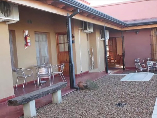 Imagen de los exteriores del Hotel El Colonial. Foto 14