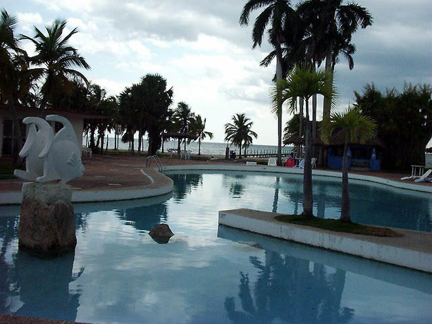 Imagen de la piscina del Hotel El Colony. Foto 5