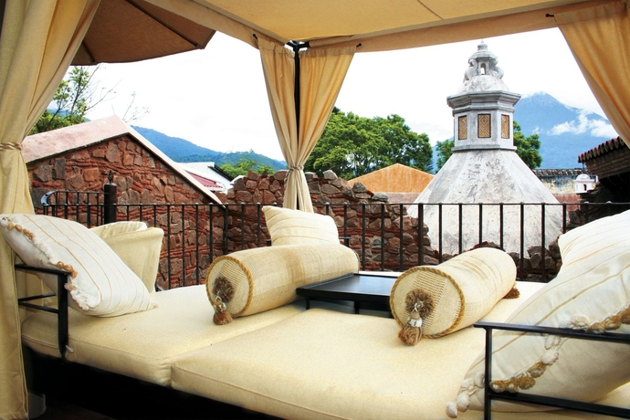 Imagen del bar/restaurante del Hotel El Convento Boutique. Foto 2