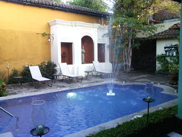 Imagen de la piscina del Hotel El Convento, LEON. Foto 9