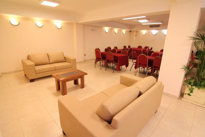 Imagen de los interiores del Hotel El Cortijo, NEUQUEN. Foto 20