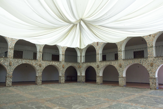 Imagen de los exteriores del Hotel El Cristo. Foto 15