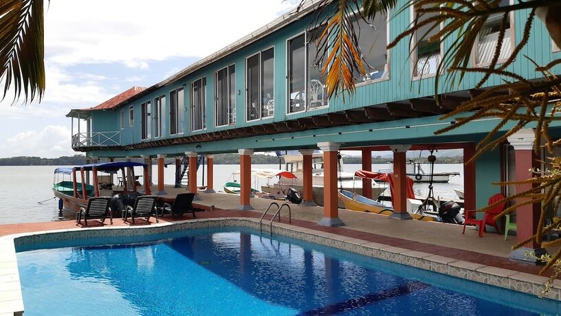 Imagen general del Hotel El Delfin, Livingston. Foto 1