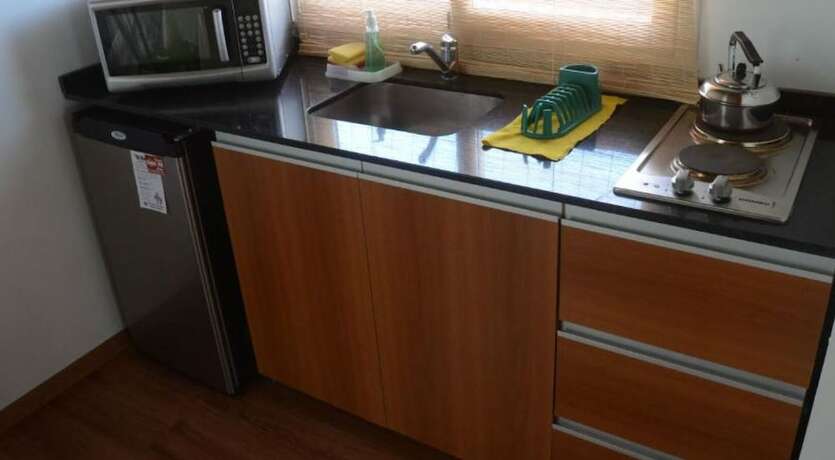 Imagen general del Hotel El Descanso, COL&Oacute;N. Foto 12