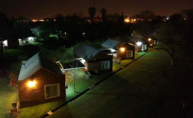 Imagen general del Hotel El Descanso, COL&Oacute;N. Foto 18