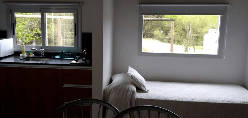 Imagen de la habitación del Hotel El Descanso, COL&Oacute;N. Foto 23