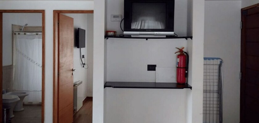 Imagen de la habitación del Hotel El Descanso, COL&Oacute;N. Foto 27