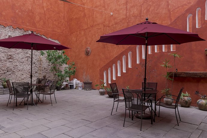 Imagen de los exteriores del Hotel El Descanso Catedral. Foto 13