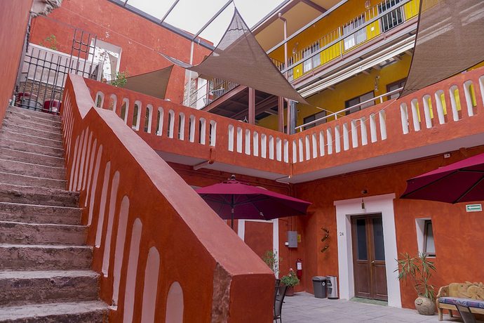 Imagen de los exteriores del Hotel El Descanso Catedral. Foto 15