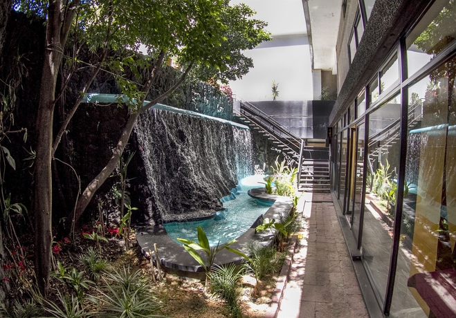 Imagen de los exteriores del Hotel El Diplomatico. Foto 9