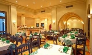Imagen del bar/restaurante del Hotel El Diwan. Foto 2