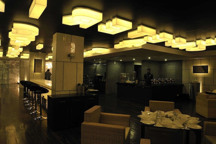 Imagen del bar/restaurante del Hotel El Dorado, Ahmedabad. Foto 3
