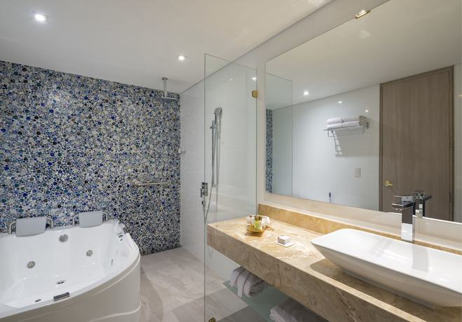 Imagen de la habitación del Hotel El Dorado Bogota. Foto 14