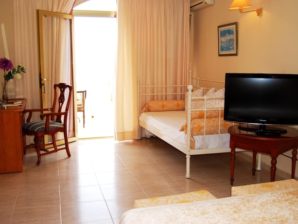 Imagen de la habitación del Hotel El Dorado, Carboneras. Foto 3