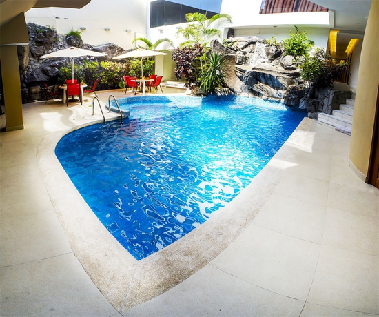 Imagen de la piscina del Hotel El Dorado Classic. Foto 6