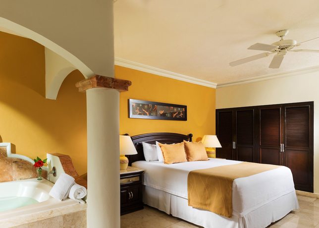 Imagen de la habitación del Hotel El Dorado Seaside Palms. Foto 11