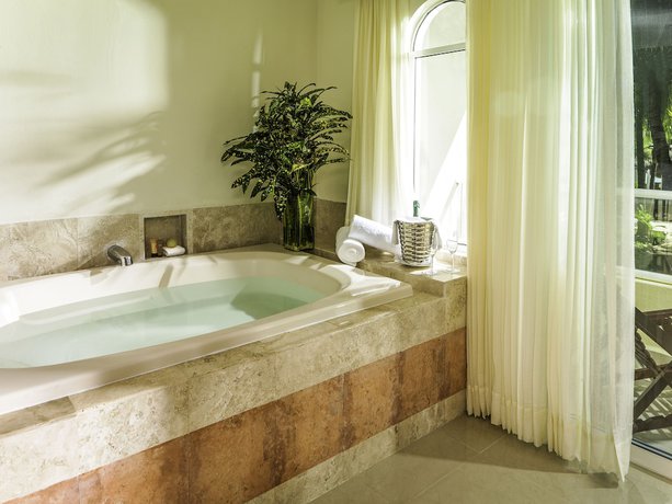 Imagen de la habitación del Hotel El Dorado Seaside Palms. Foto 13