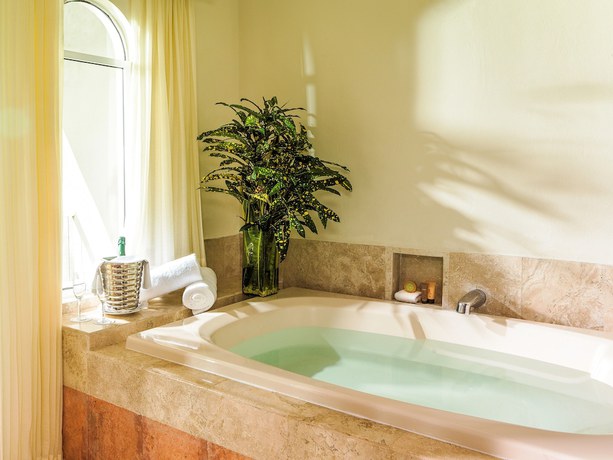 Imagen de la habitación del Hotel El Dorado Seaside Palms. Foto 15