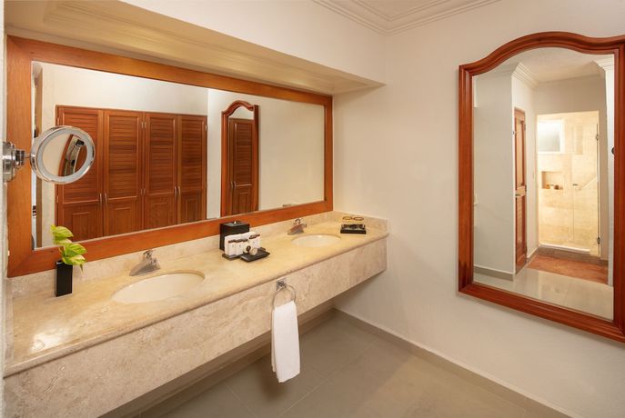 Imagen de la habitación del Hotel El Dorado Seaside Palms. Foto 16