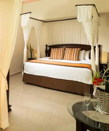 Imagen de la habitación del Hotel El Dorado Seaside Suites Resort and Spa. Foto 4