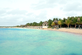 Imagen de los exteriores del Hotel El Dorado Seaside Suites & Palms. Foto 9