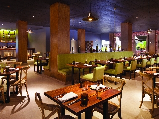 Imagen del bar/restaurante del Hotel El Dorado Seaside Suites & Palms. Foto 3