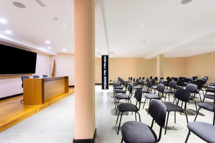 Imagen de los interiores del Hotel El Duque. Foto 10