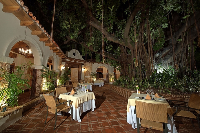 Imagen del bar/restaurante del Hotel El Embajador, A Royal Hideaway. Foto 6