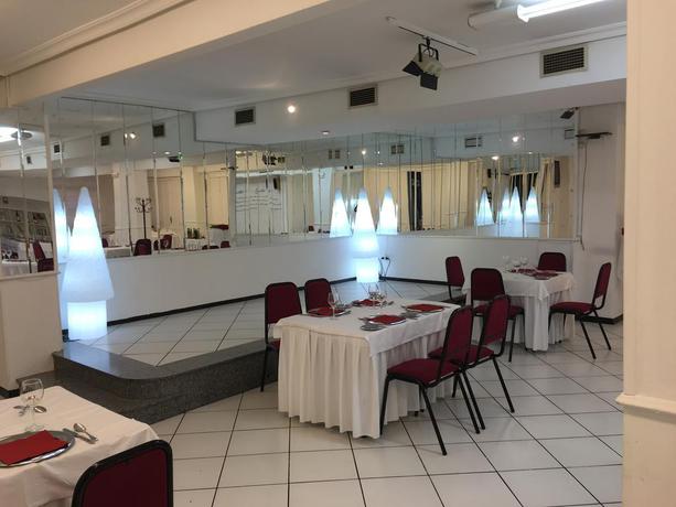 Imagen del bar/restaurante del Hotel El Emigrante. Foto 4