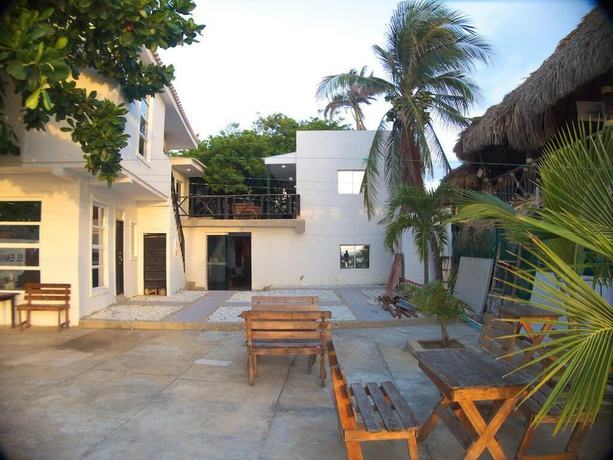 Imagen de los exteriores del Hotel El Emigrante, Puerto Colombia. Foto 10
