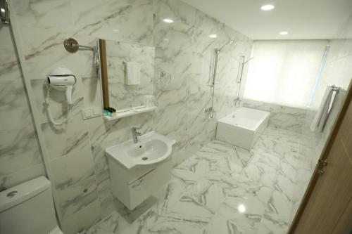 Imagen de la habitación del Hotel El Emin İstanbul. Foto 20