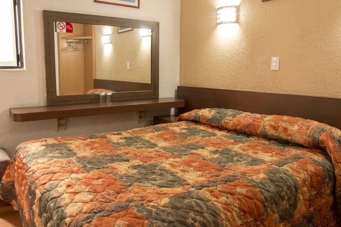 Imagen de la habitación del Hotel El Estadio. Foto 16