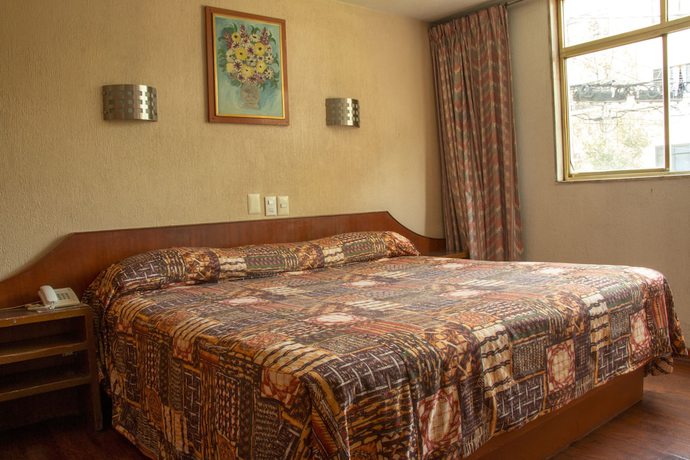 Imagen de la habitación del Hotel El Estadio. Foto 17