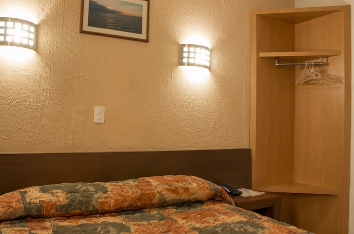 Imagen de la habitación del Hotel El Estadio. Foto 19