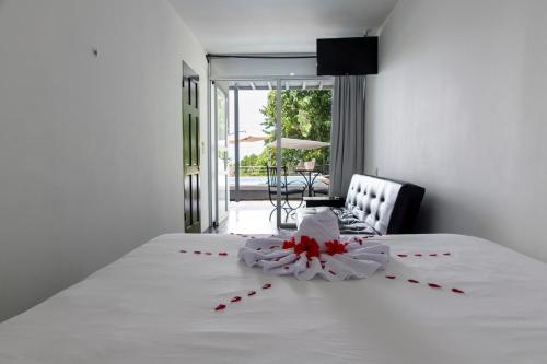 Imagen de la habitación del Hotel El Faro Containers Beach. Foto 2