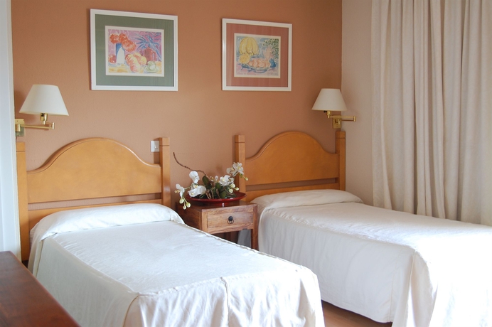 Imagen de la habitación del Hotel El Faro Marbella. Foto 6