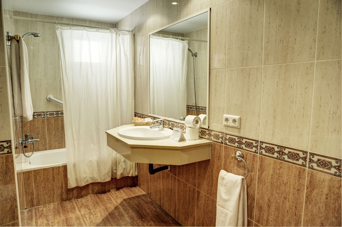 Imagen de la habitación del Hotel El Faro Marbella. Foto 7