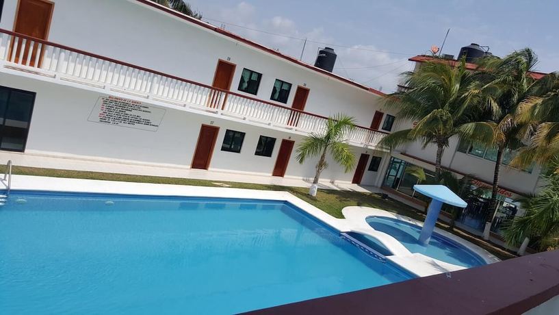 Imagen de la piscina del Hotel El Faro, &Uacute;rsulo Galv&aacute;n. Foto 17