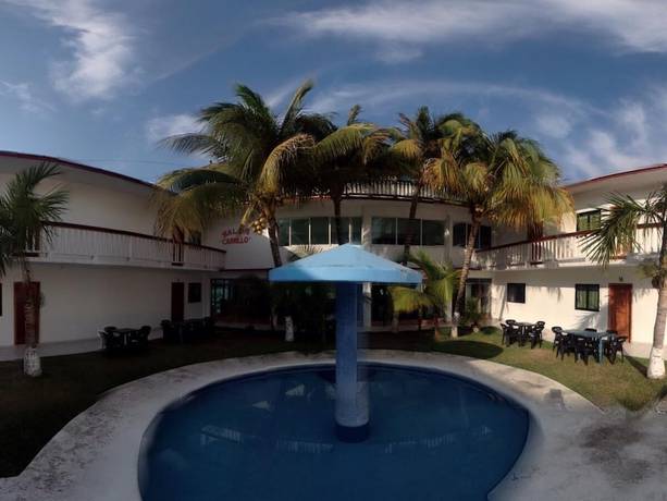 Imagen de la piscina del Hotel El Faro, &Uacute;rsulo Galv&aacute;n. Foto 18
