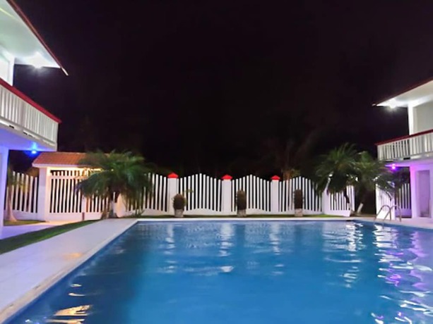 Imagen de la piscina del Hotel El Faro, &Uacute;rsulo Galv&aacute;n. Foto 19