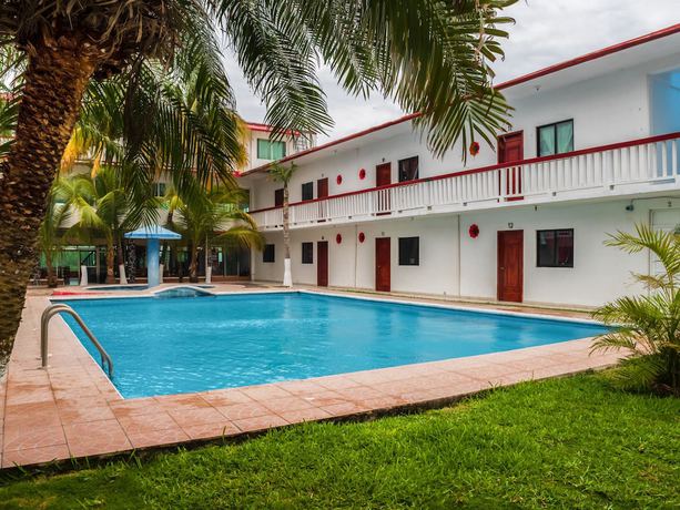 Imagen de la piscina del Hotel El Faro, &Uacute;rsulo Galv&aacute;n. Foto 20