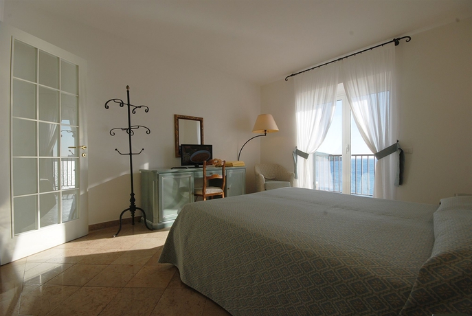 Imagen de la habitación del Hotel El Faro and Spa. Foto 11