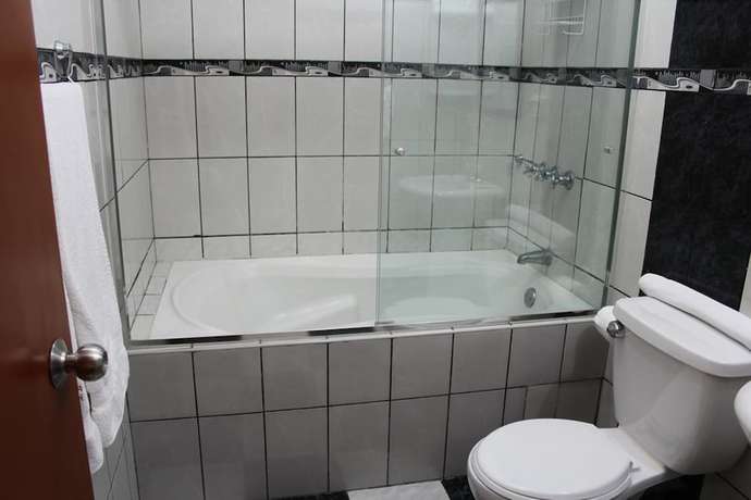 Imagen de la habitación del Hotel El Farolito, Lima Metropolitana. Foto 9
