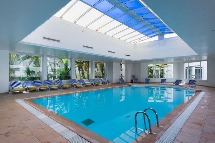 Imagen de la piscina del Hotel El Fell. Foto 18