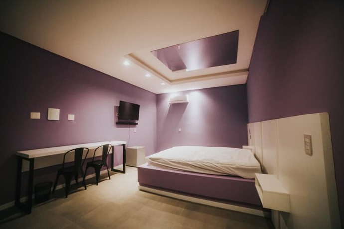 Imagen de la habitación del Hotel El Fuego Su&iacute;tes Motel. Foto 9