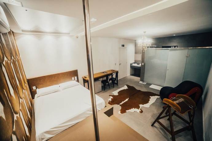 Imagen de la habitación del Hotel El Fuego Su&iacute;tes Motel. Foto 11