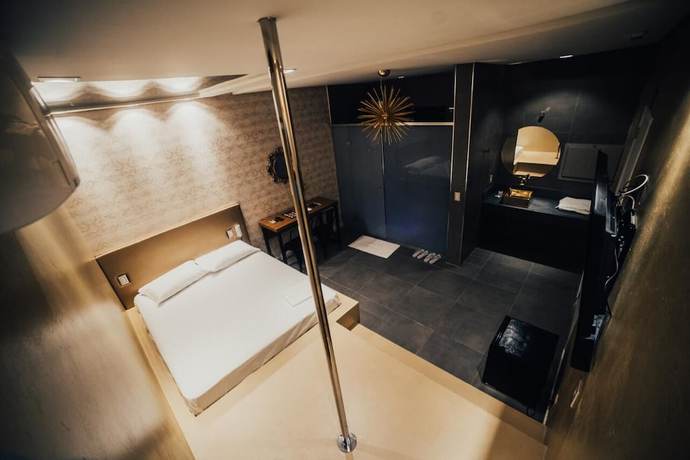 Imagen de los interiores del Hotel El Fuego Su&iacute;tes Motel. Foto 18